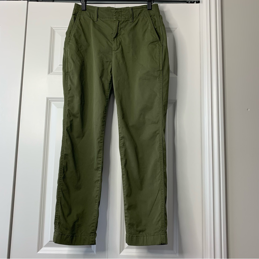 Gap Downtown Women’s Mid-Rise Olive Green Capri Pants90% Recycled Cotton Size 2.